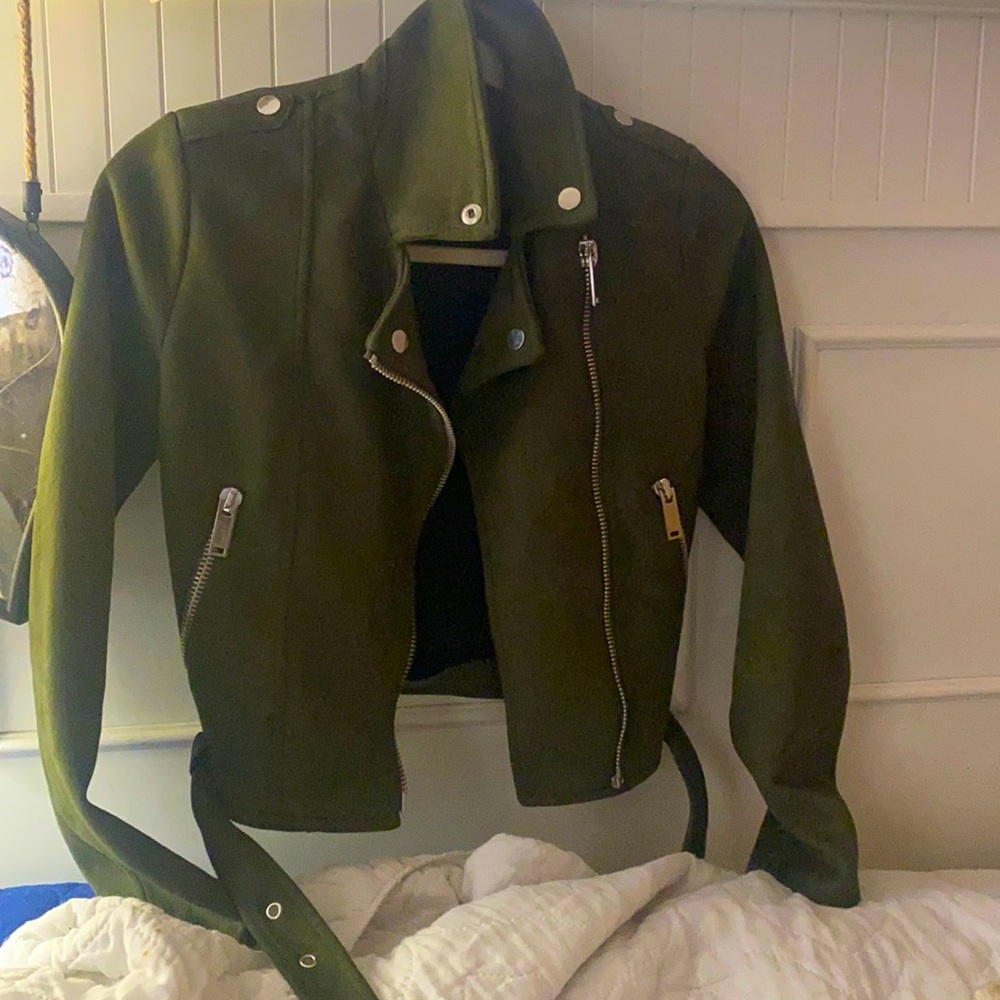 Green suede jacket so chic